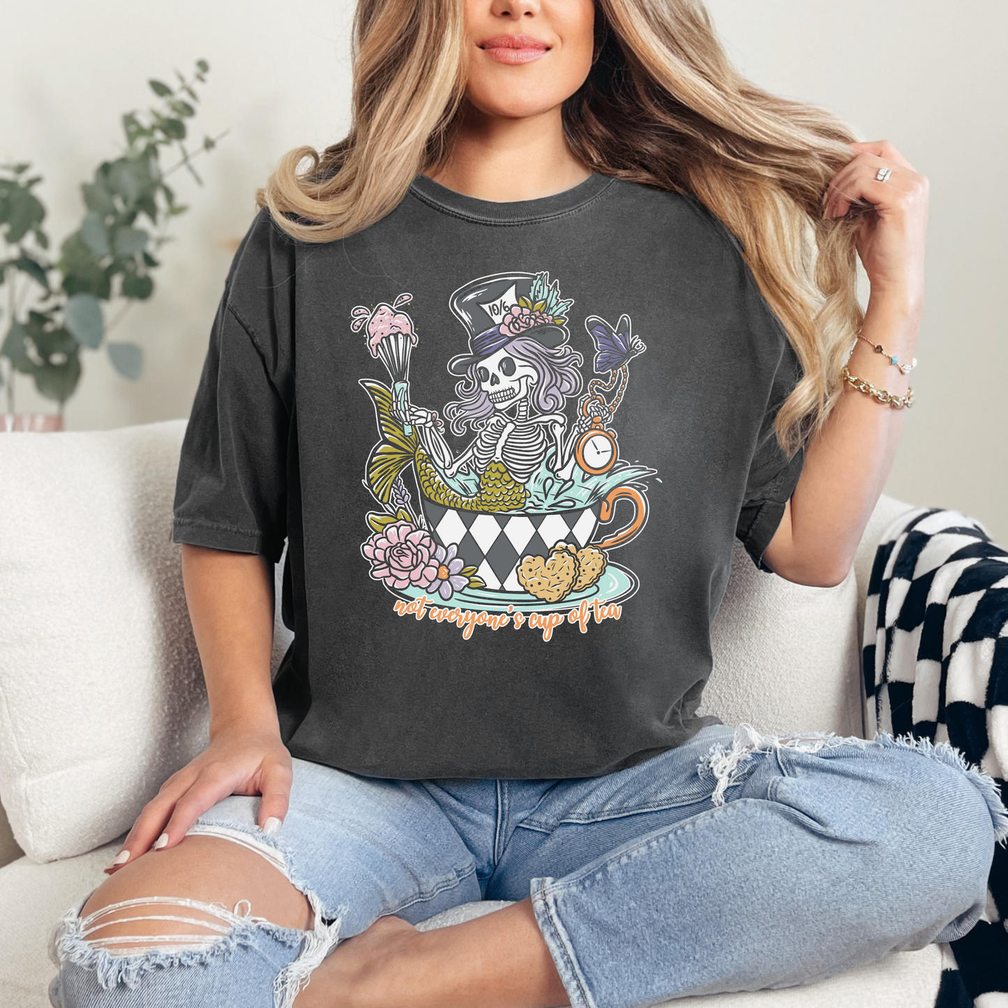 Wonderland Skelly [front design] - T-Shirt