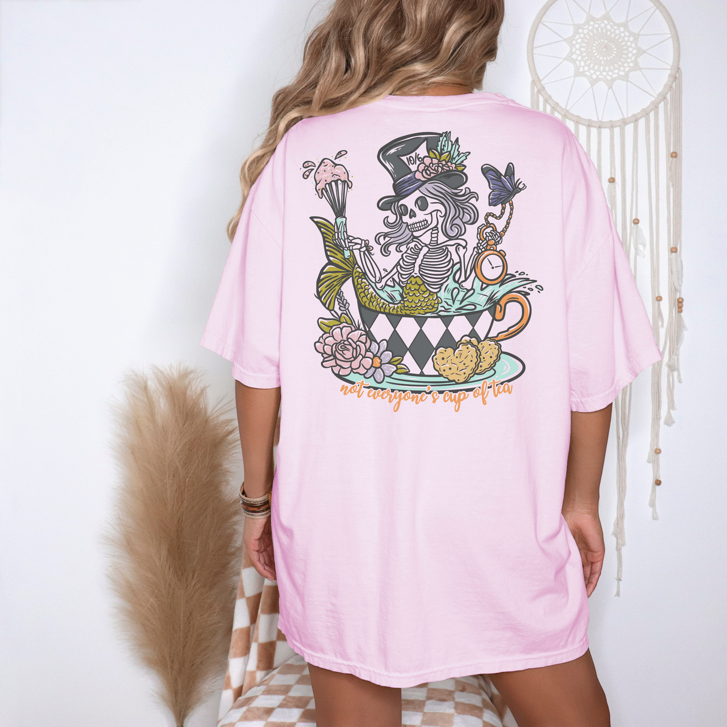 Wonderland Skelly [pocket & back design] - T-Shirt