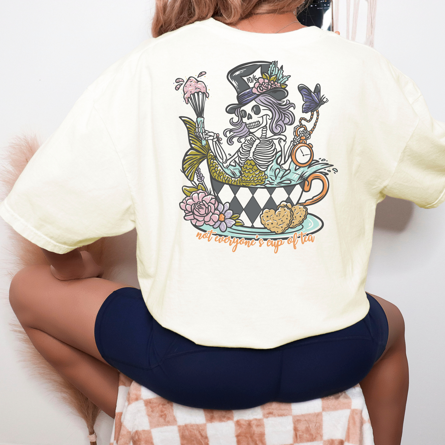 Wonderland Skelly [pocket & back design] - T-Shirt