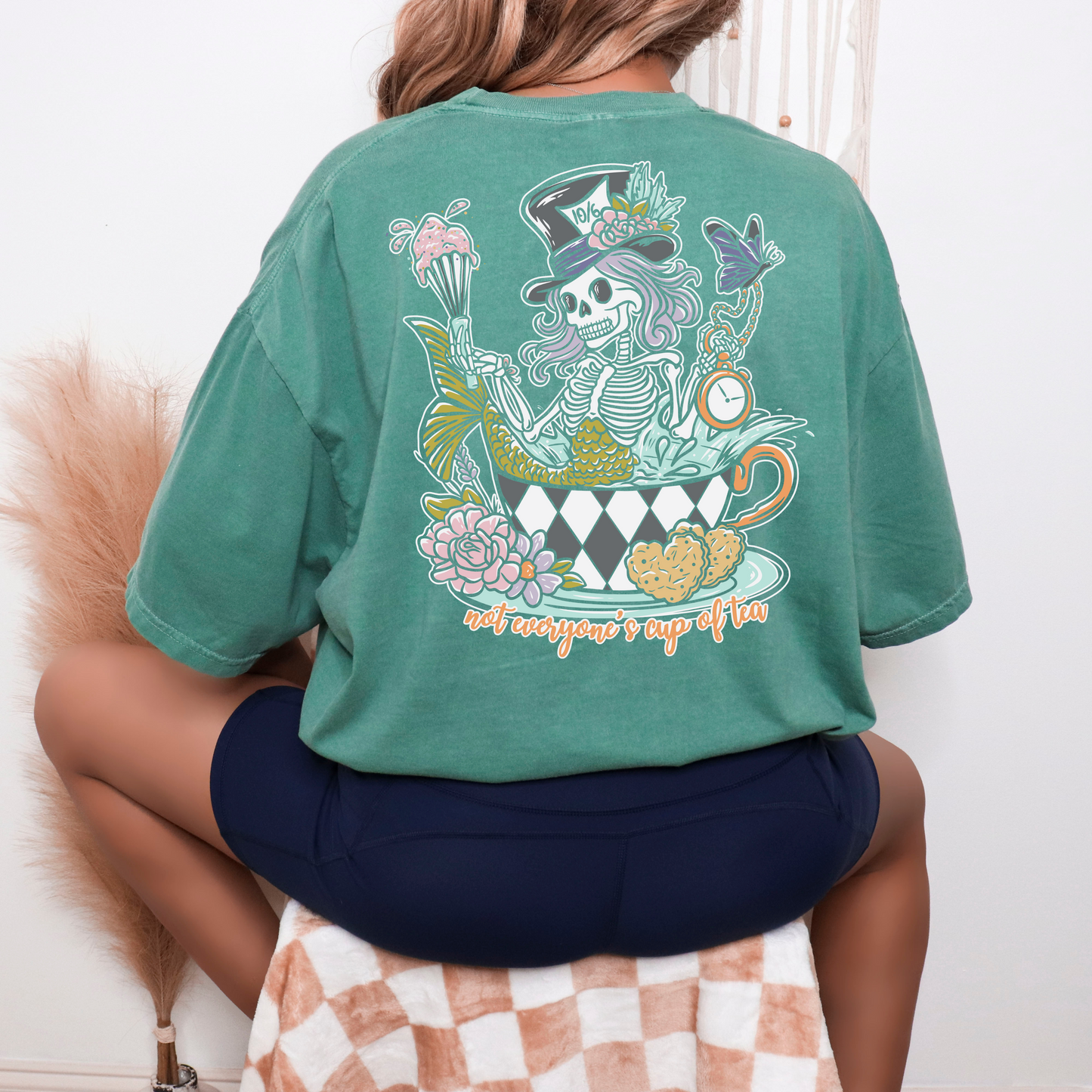 Wonderland Skelly [pocket & back design] - T-Shirt