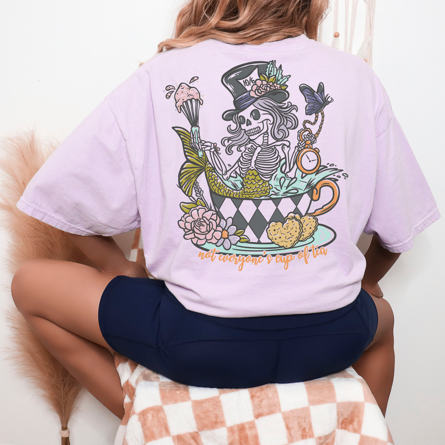 Wonderland Skelly [pocket & back design] - T-Shirt